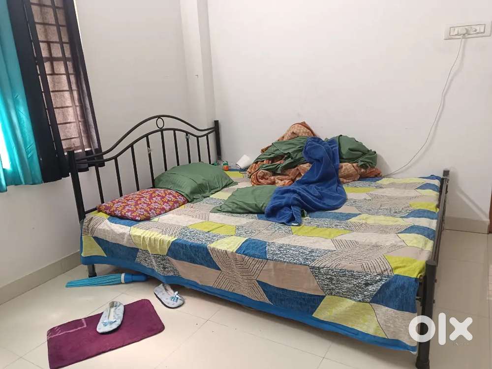 Iron bed ( second hand)