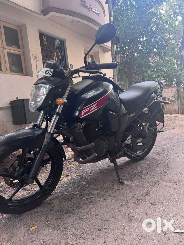 Fz V1 in showroom condition new tyes