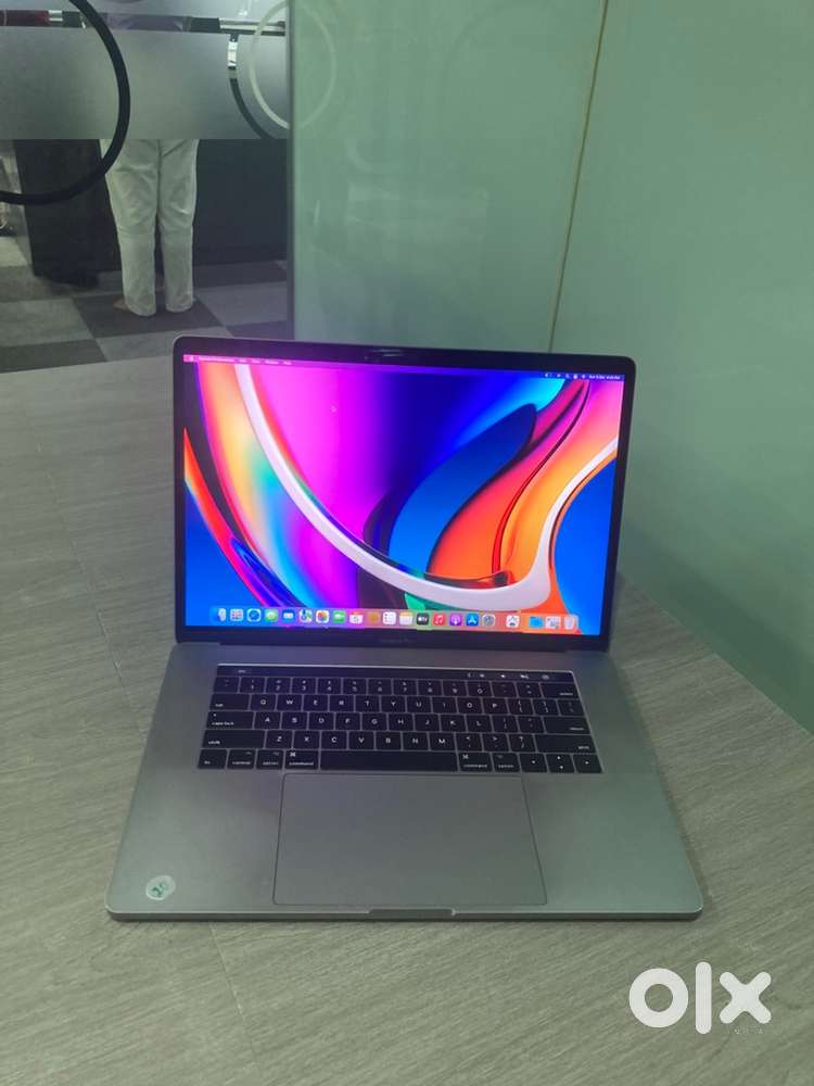 Apple MacBook Pro 15inch i7 2016 A1707 Display lines Come after 1:30Hr