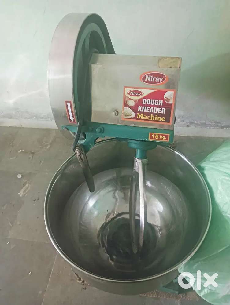 લોટ બાંધવાનું મશીન