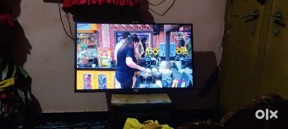 Sony 43 inch smart tv with boat sound bar