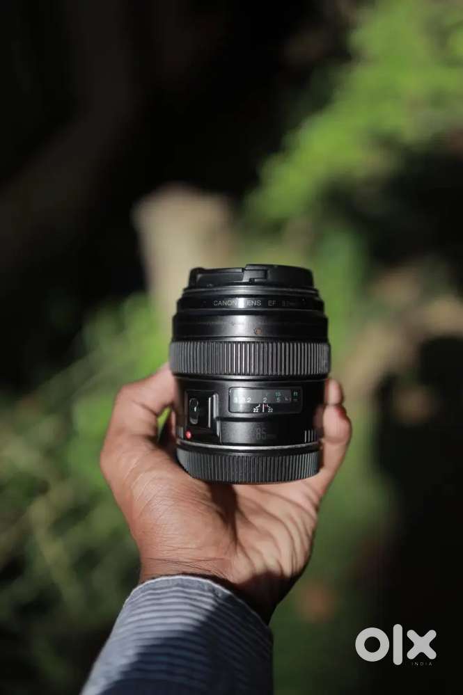 85mm canon EF lens 
1.8 f
 3 year old 
No complaints
