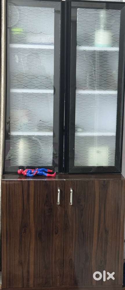 Kitchen/Crockery Cupboard