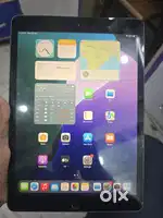 Apple i pad 7th generation 128gb wifi grey excellent minor touch issue