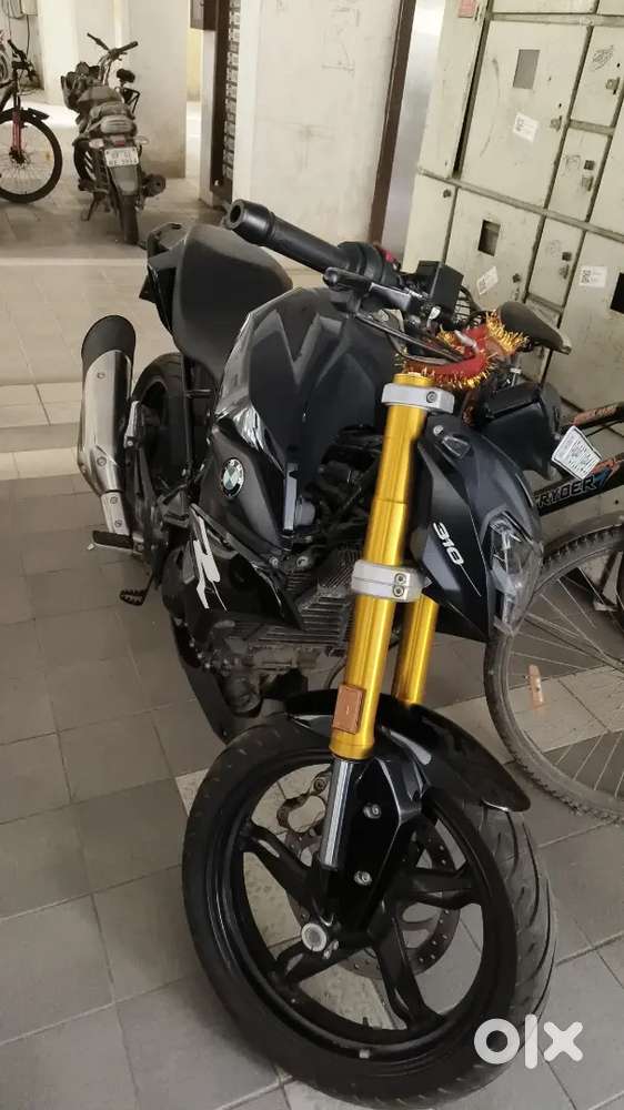 A BMW SPORTS BIKE IN AWESOME CONDITION WITH VIP NUMBER