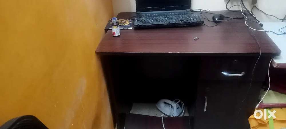 Computer table