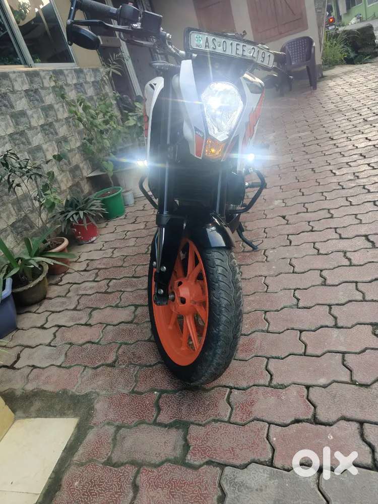 Top condition, smooth engine,LED,fog light,new tyres,seat cover etc
