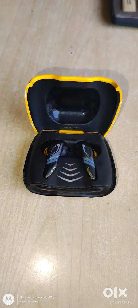 Ear phone  bus boult