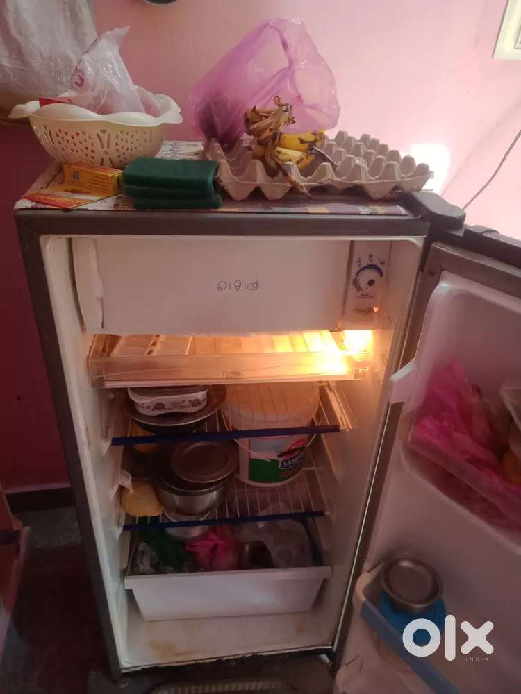 Whirlpool fridge full doing working condition