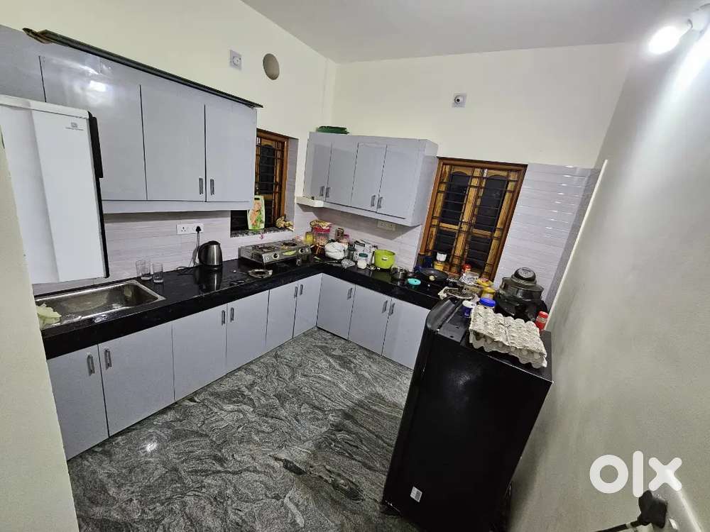 Furnished 3 Bhk For Bachelor