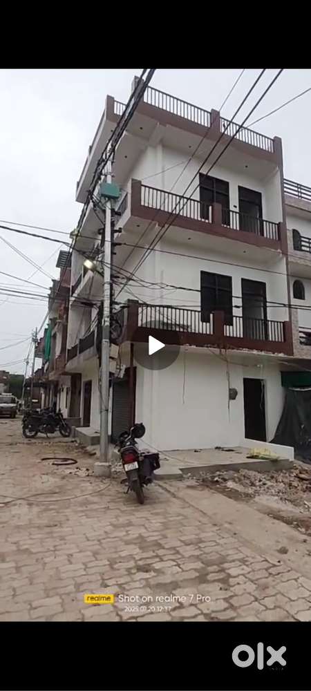 Floor  for rent in best location near sainik charaha yashoda nagar