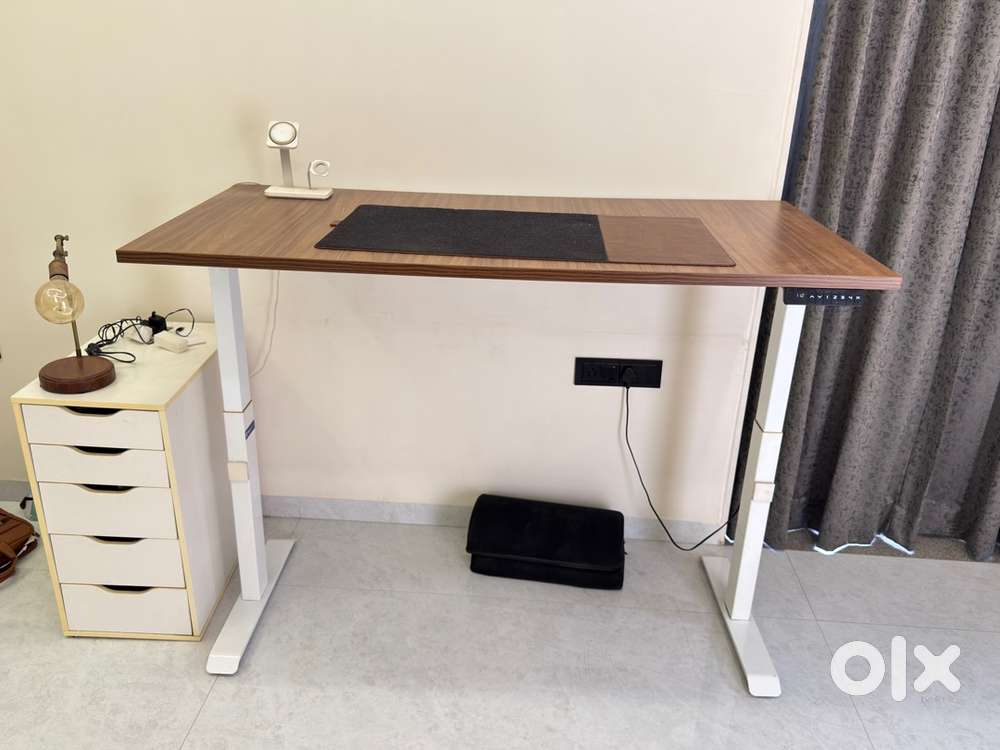 Standing/height adjustable Table dual motor