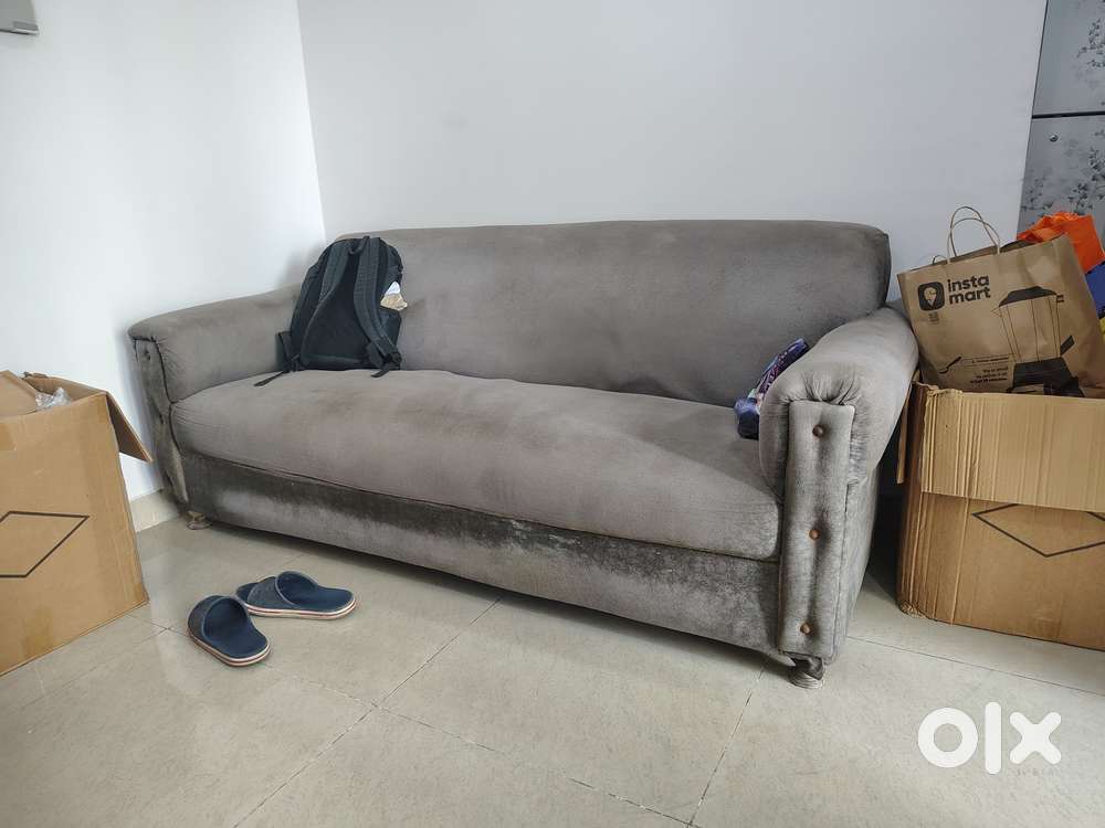 5 seater sofa for sale 4 to 5 years old