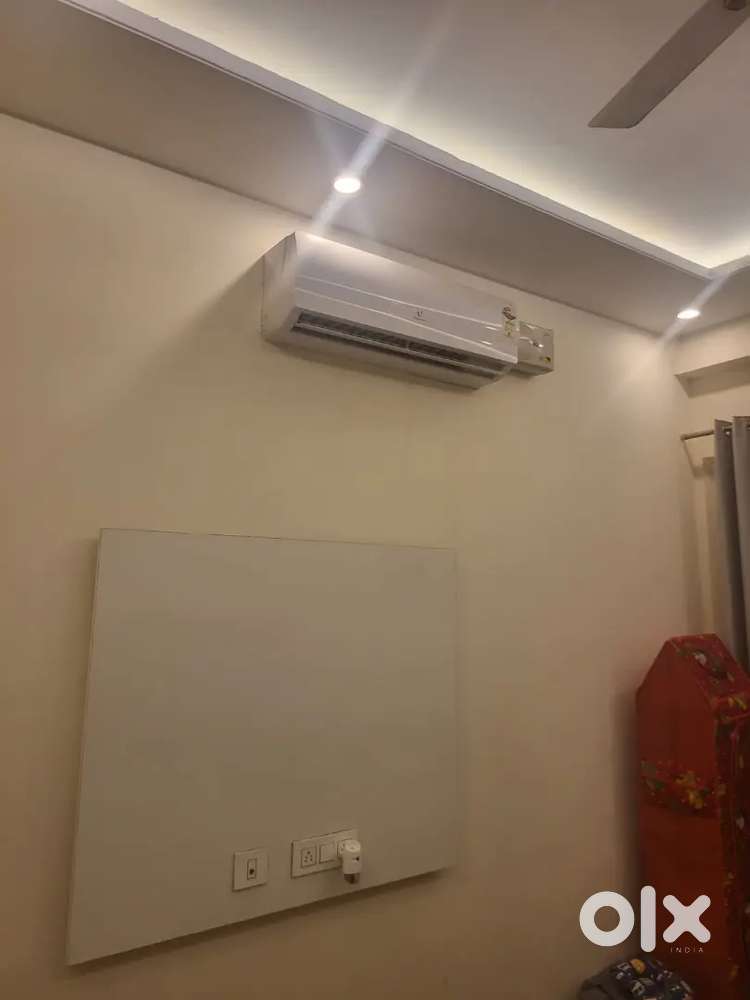 8 marla triple story kothi nicely built facing park Sec 23 posh area