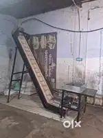 Elevator conveyor machine