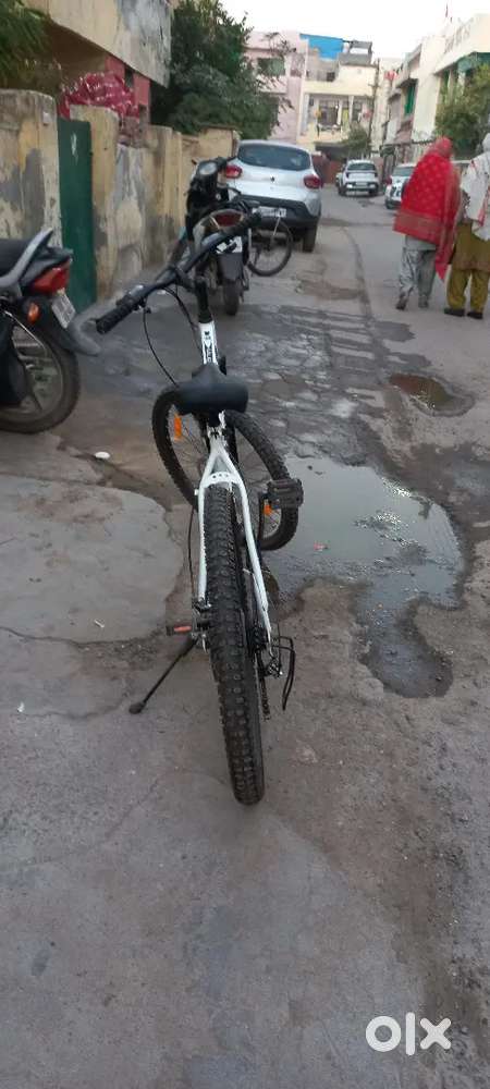 Urban terrain bicycle white 26 t with dual disc break with 21 gear