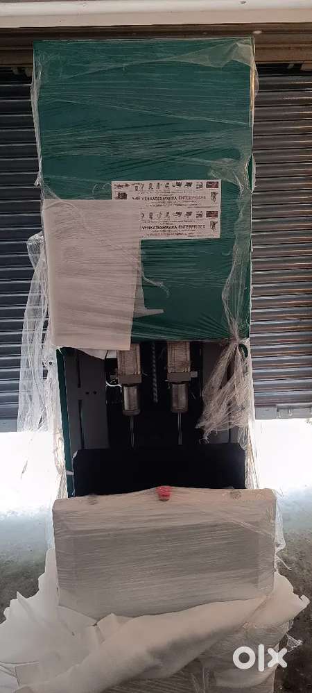 SEMI AUTO DROP PET BOTTLE MAKING MACHINE: MODEL: WE3-2L-2C (New)