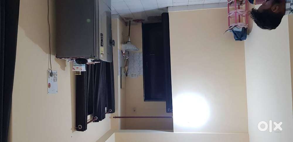 3 bhk 950 sq ft semi-furnished flat (pref family)