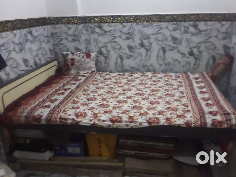 6Ft BY 4Ft ONE Bed TWO THOUSANDS         ONE TIPAI SIX HUNDRED