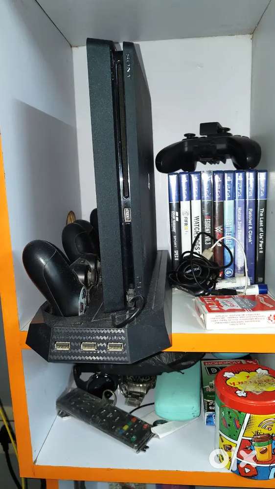 PS4 SLIM 1TB with 10 games