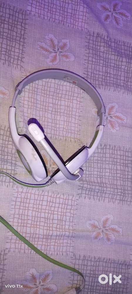 Wired green coloured headphones with mic