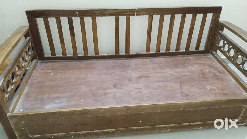 बेड बेचना है