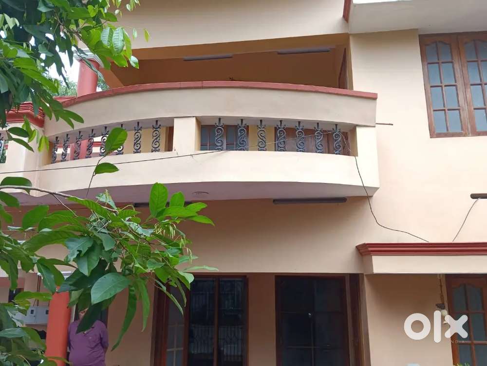 First floor 3bhk house PRA 147j padayani road maruthankuzhy