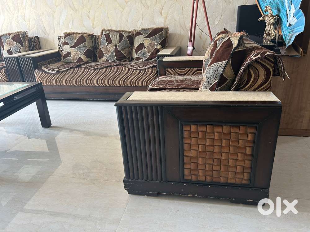 7 Seater sofa set with Table for sale