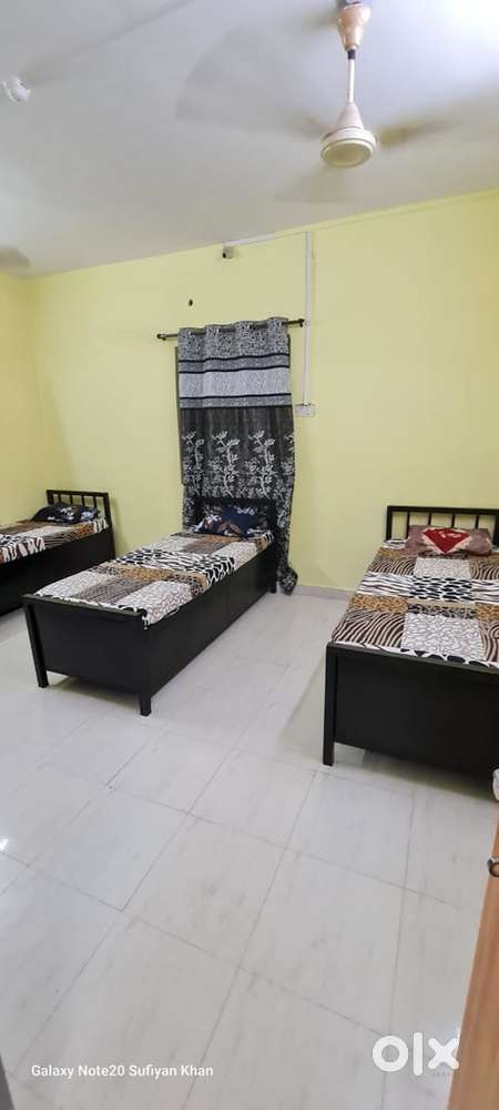 Boys pg vile parle west near railway station walking