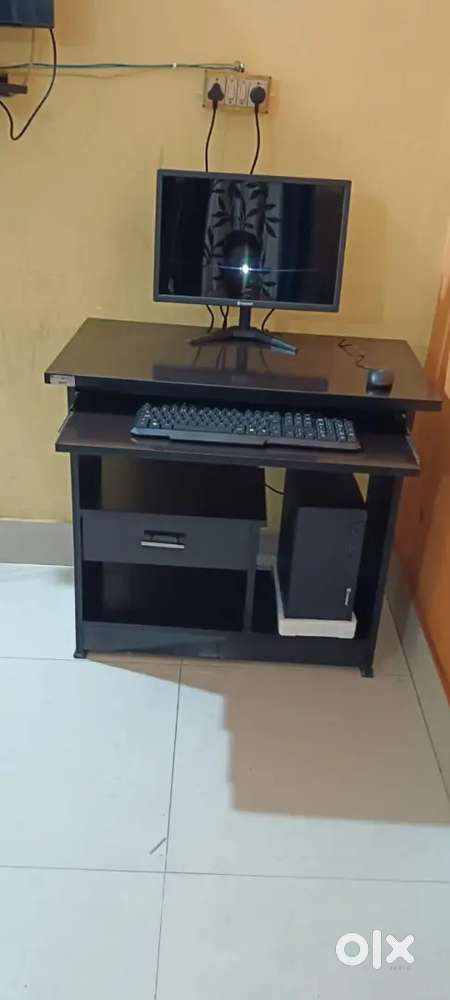 With warenty and assembling desktop computer