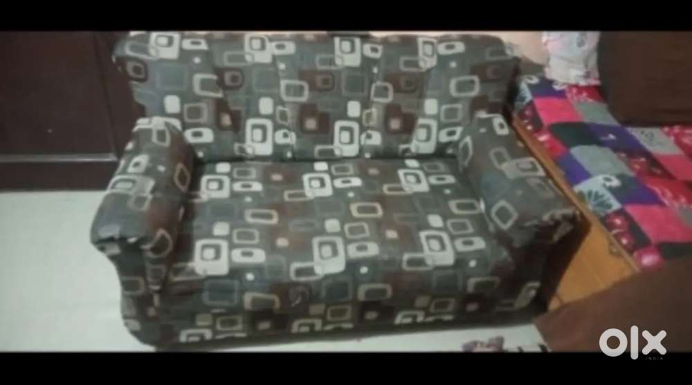 Large and strongest Sofa ,cloth badalna padega