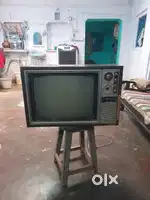TV BLACK AND WHITE  ANTIQUE PEACE