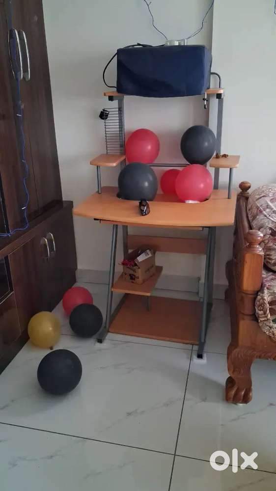Computer table for sale
