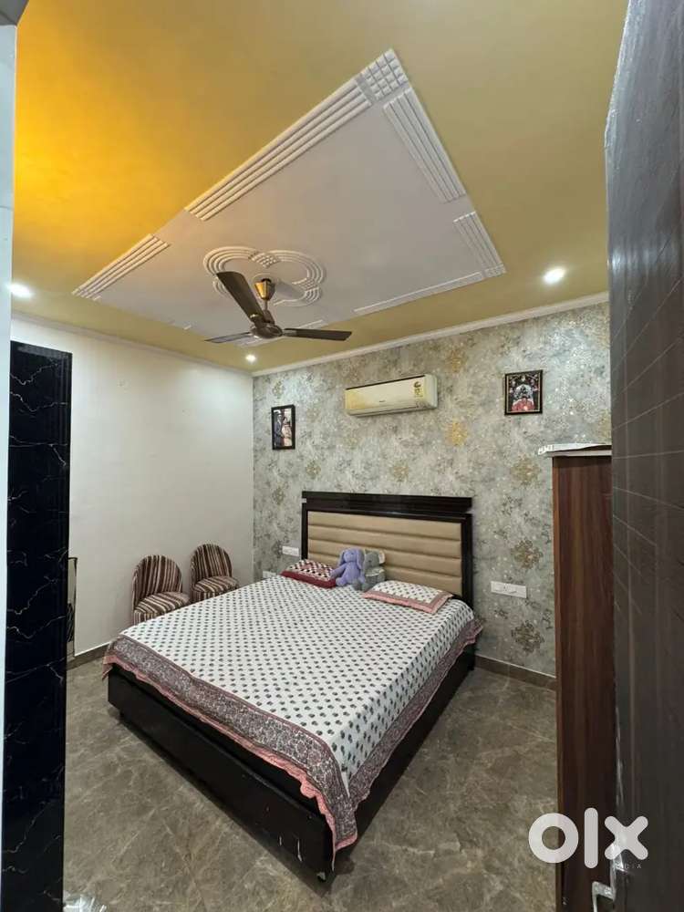 Available 10 Marla floor for rent