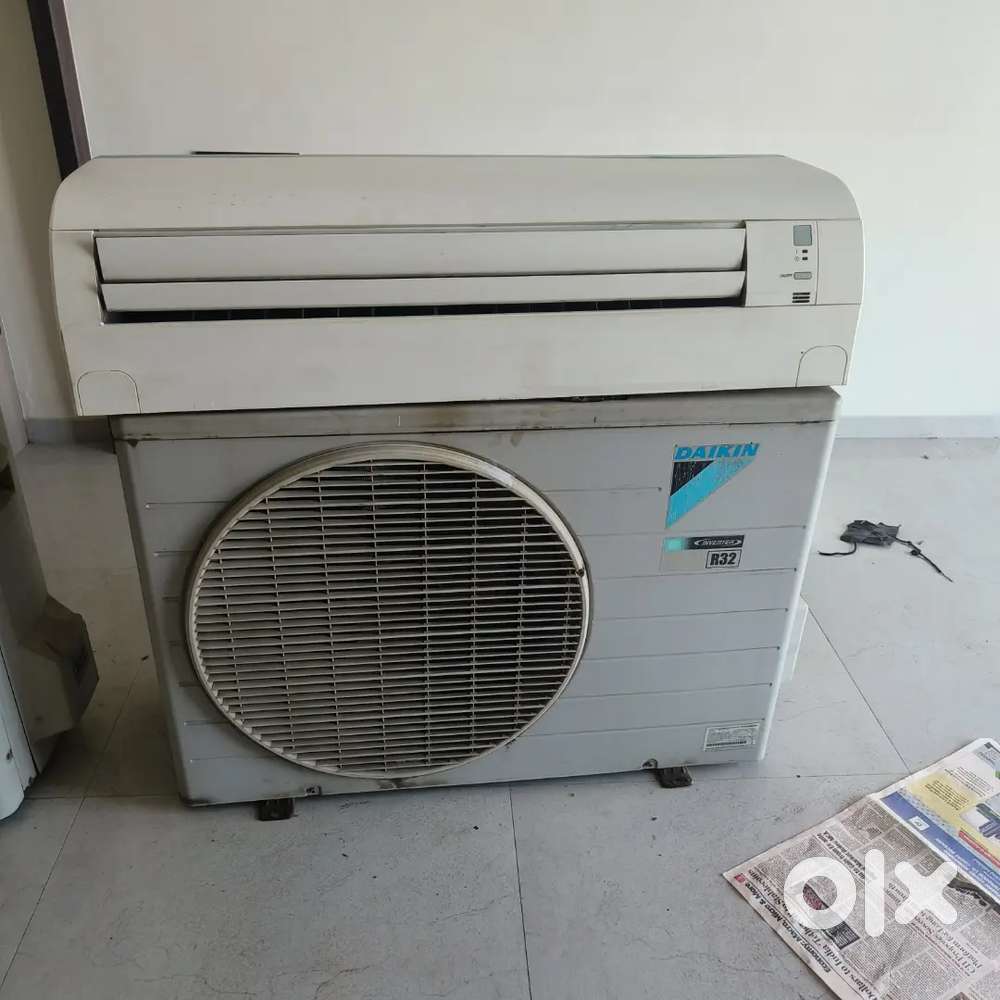 Dakin 5 star 1 ton inverter AC in very good condition
