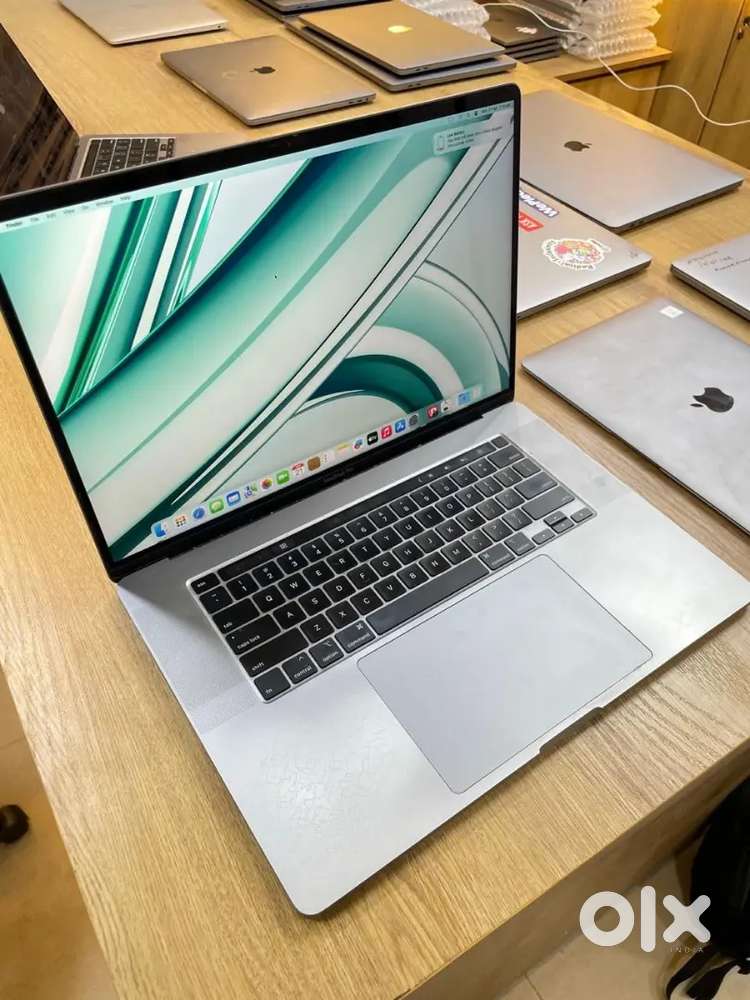 Macbook 1tb 16gb ram 5.5 graphics