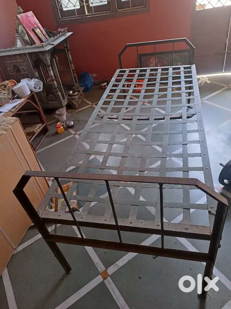 Sturdy Single Iron Bed Frame for Sale