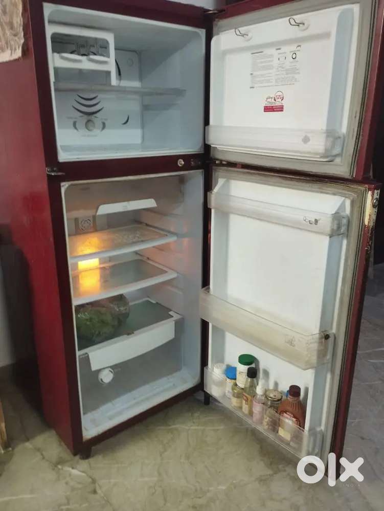 Godrej Refrigerator 231 Lt (Model GFE 25 SCT3N)  Maroon Good Condition
