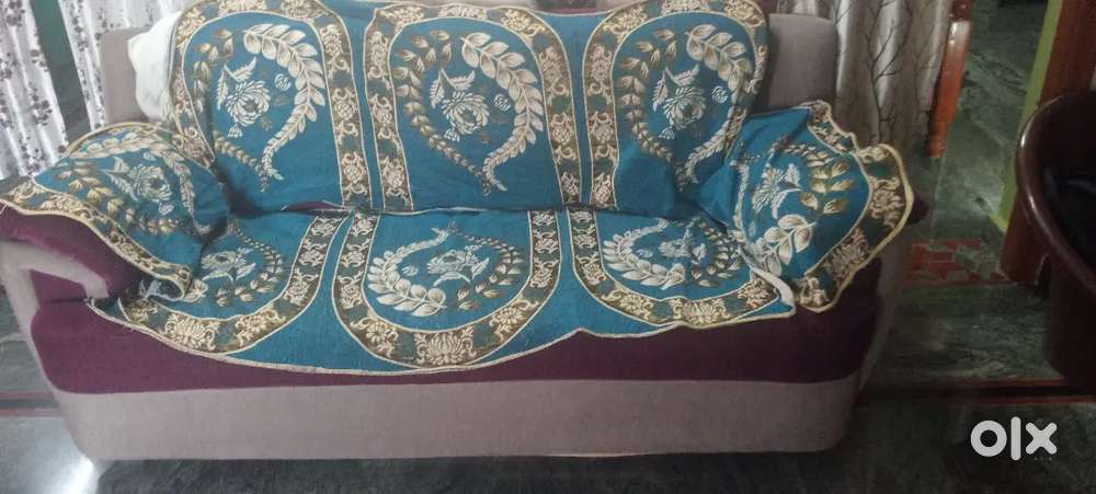 Sofa purple colour extra covers