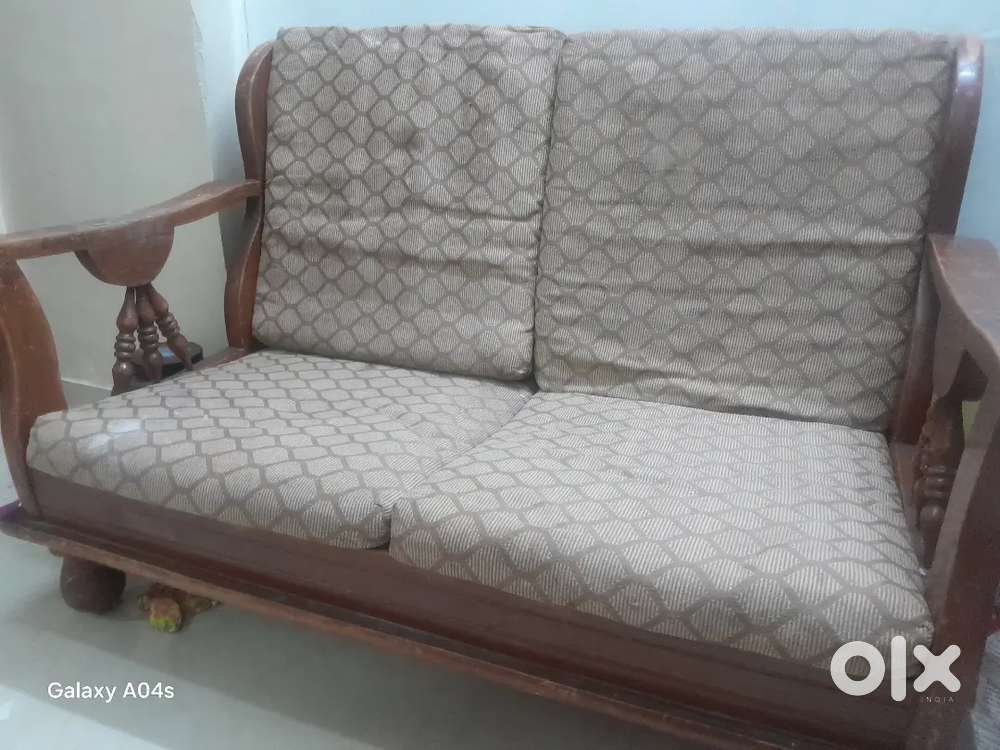 2×2 2 seater sofa 1000rs only