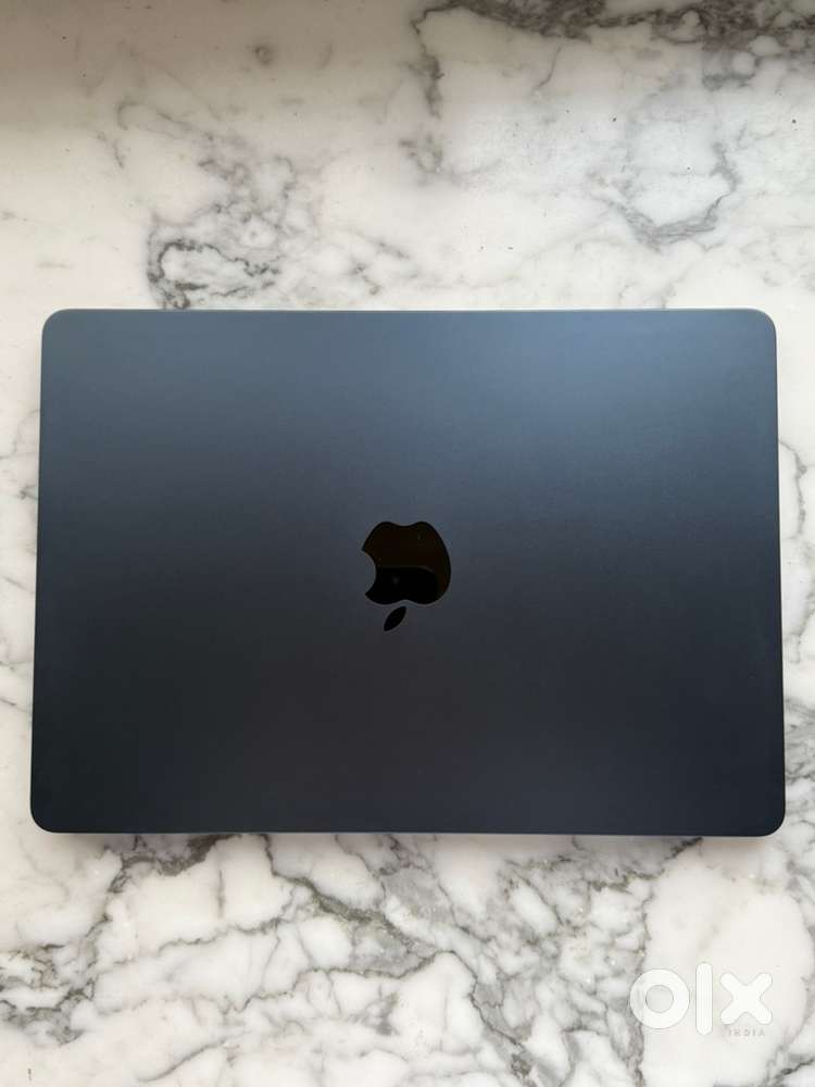 MacBook Air M2 (2024) – 8GB / 256GB – Mint Condition