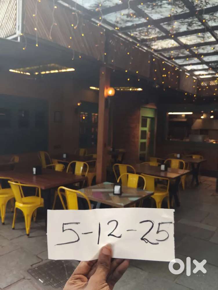 Need waitress at alua