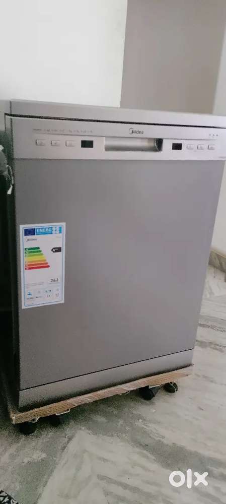 Fully automatic dishwasher