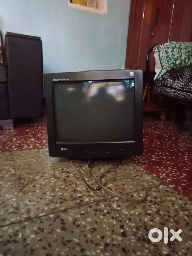 LG CRT Monitor 16