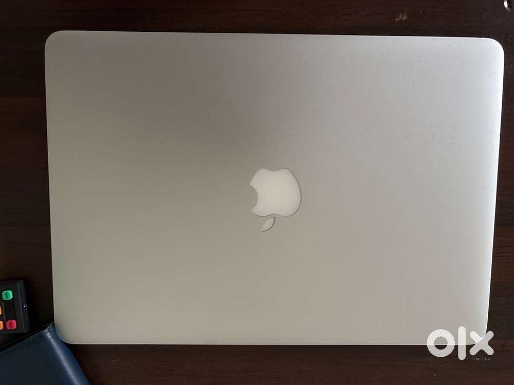 MACBOOK AIR
