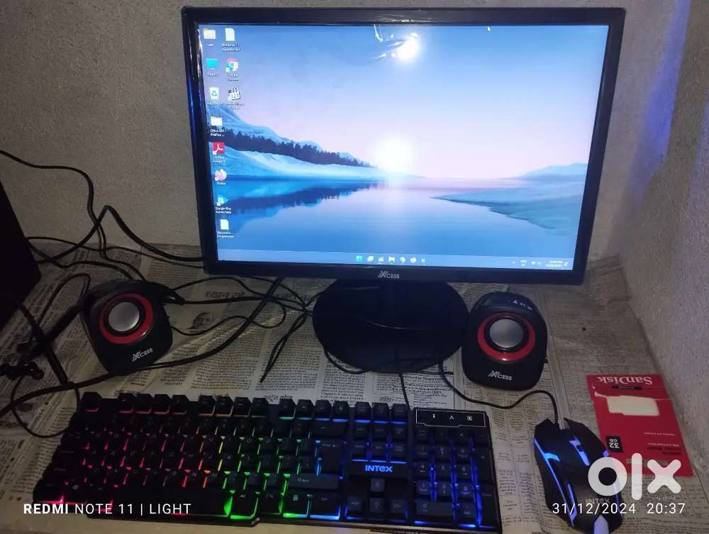 A new assembled computer set including soundbox and webcam