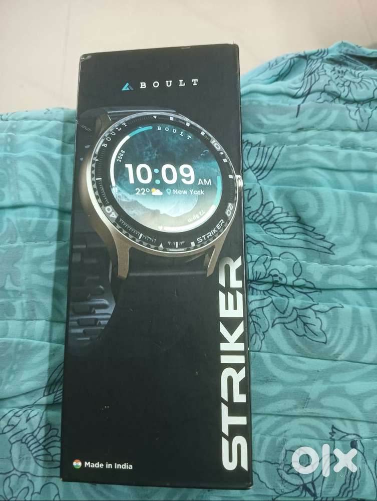 Smartwatch boult striker for men