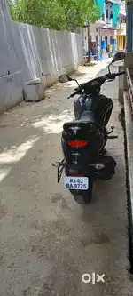 Motorcycle bahut acche condition mein hai aur petrol bhi kam piti Hai