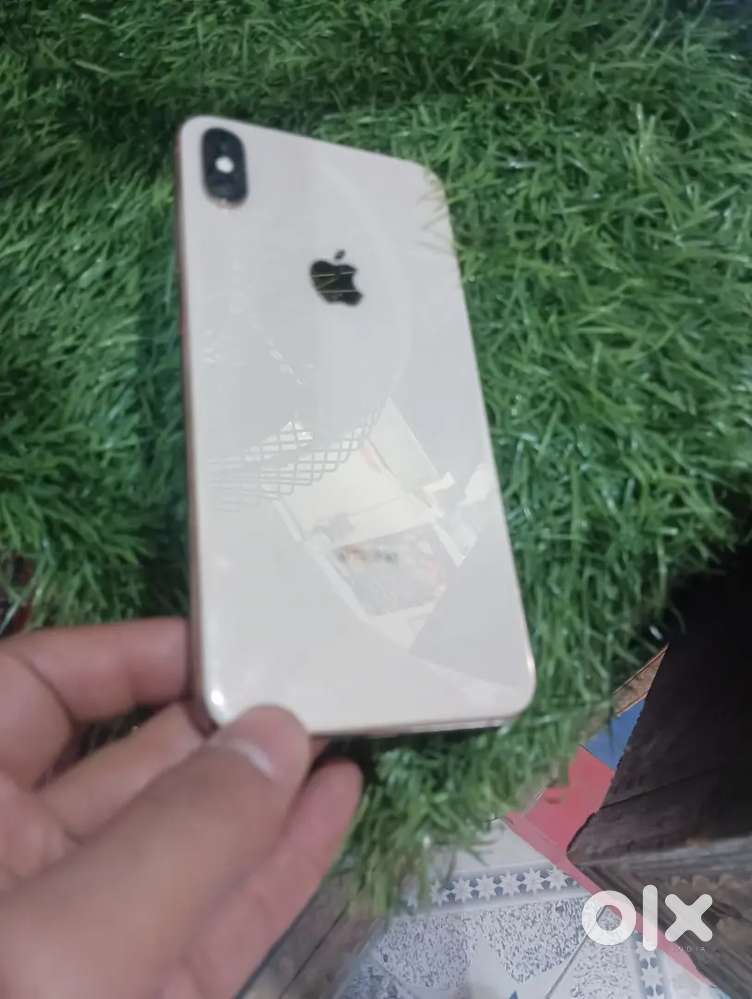 iPhone xs max 64gb only 2x camera working 1x not working