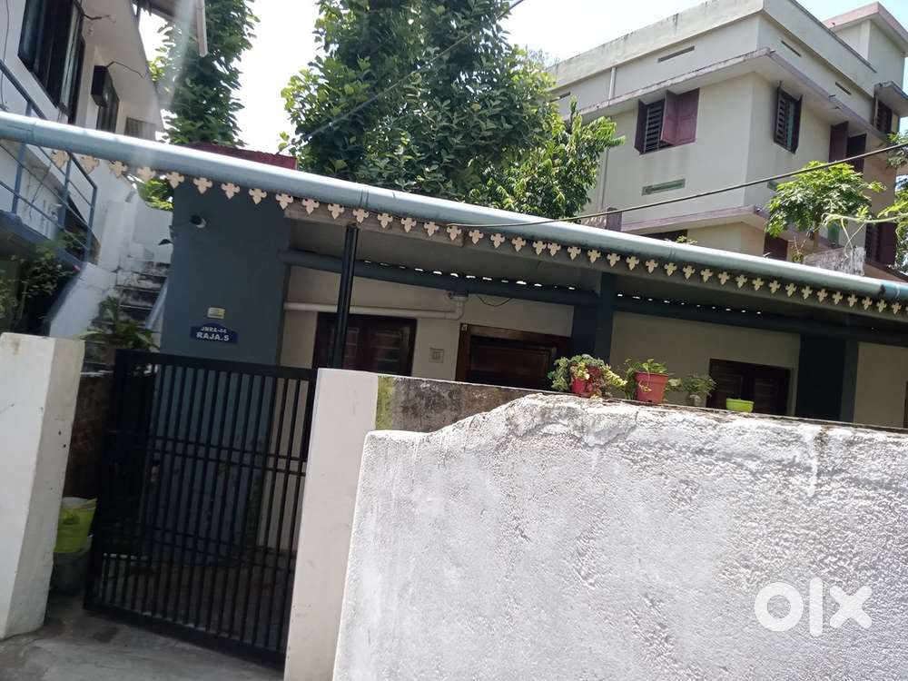 near kristraj school and opposite punjab national bank chemmamukku